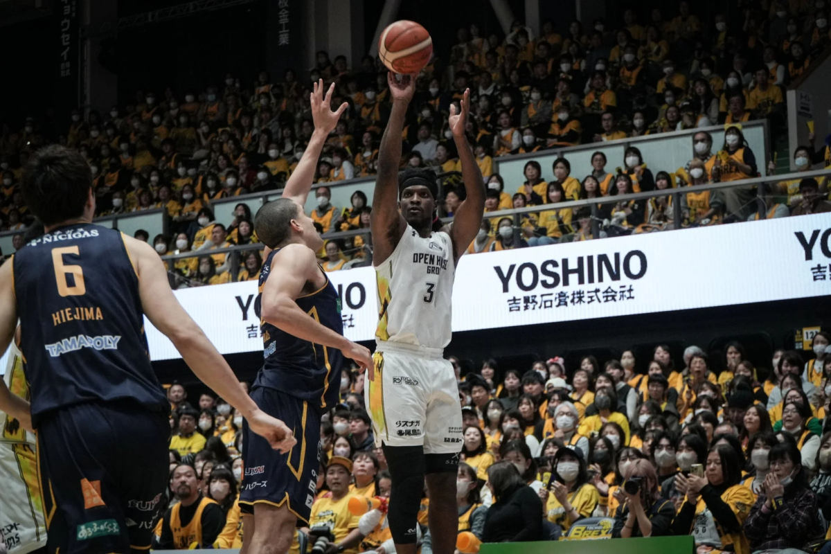 選手がシュートを放つ瞬間