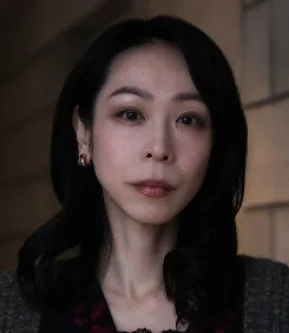 遊井亮子さんのポートレート