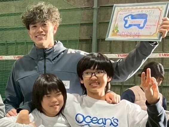 賞状と集合写真