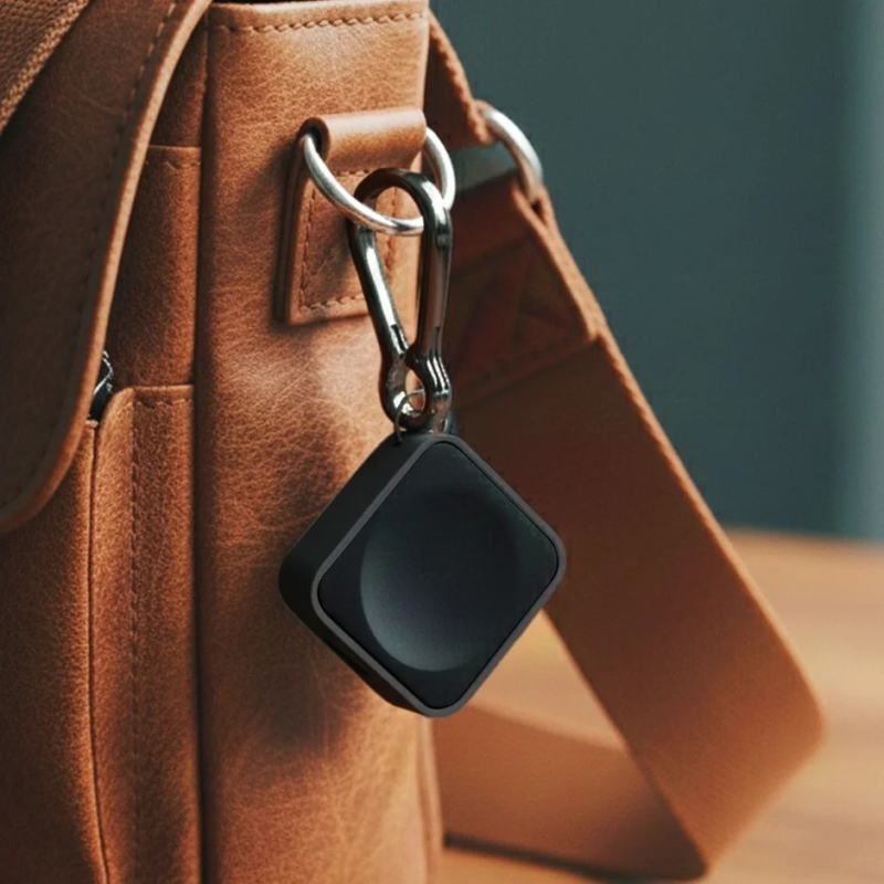 ブラックモデルをバッグに装着