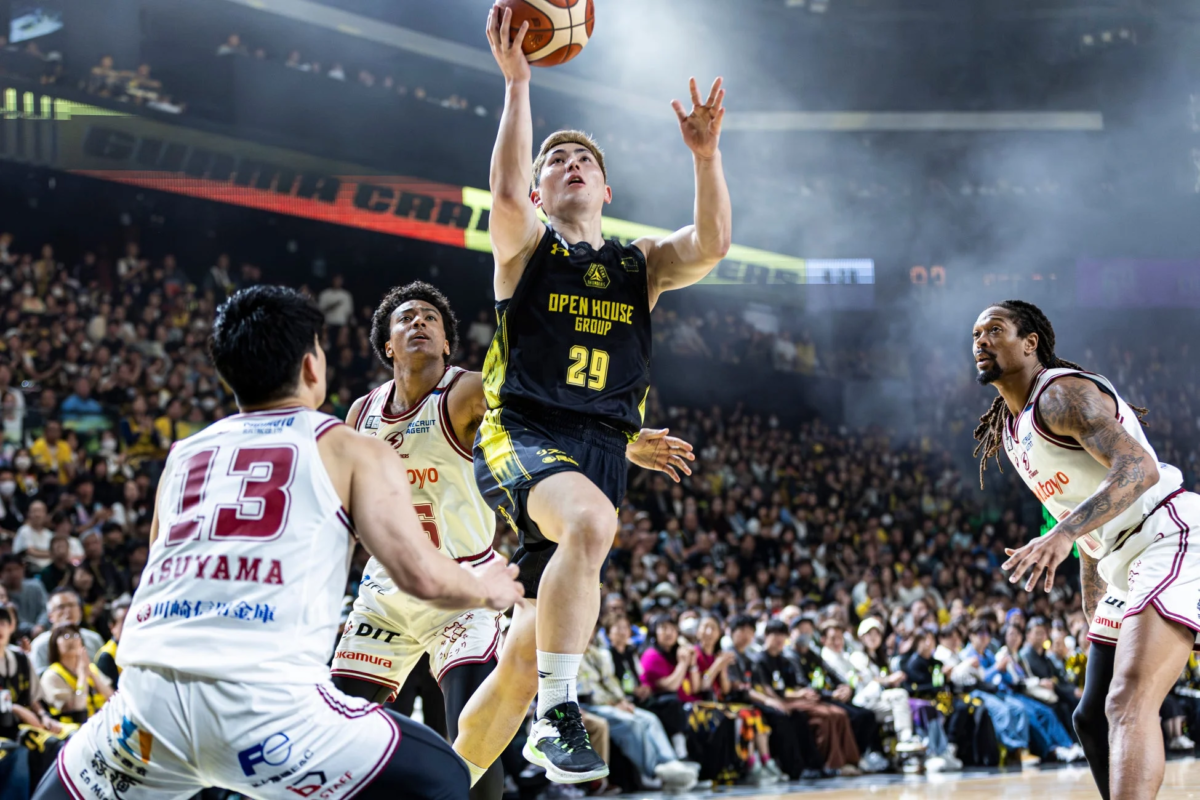 群馬クレインサンダーズの選手がシュート