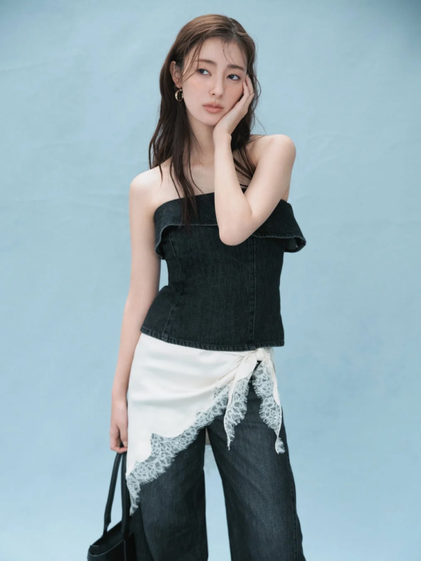 デニムビスチェとワイドパンツ