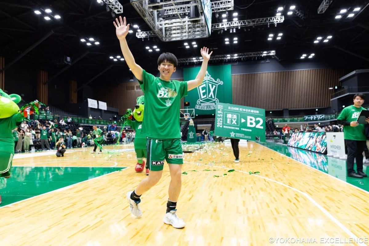 B2昇格を祝う横浜エクセレンス