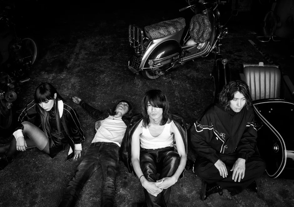 a flood of circle 20周年記念ベストアルバム『革命未遂の蝶が見る夢』ジャケット写真