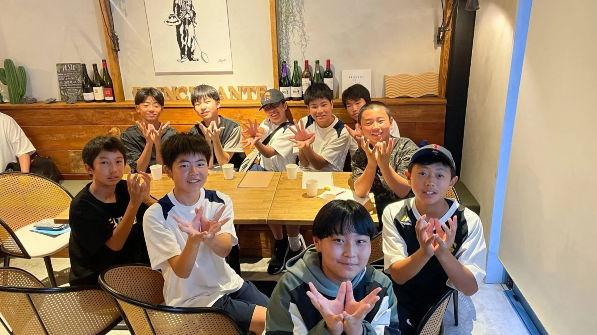 少年たちの集合写真