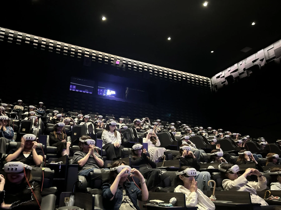 VR体験をする観客