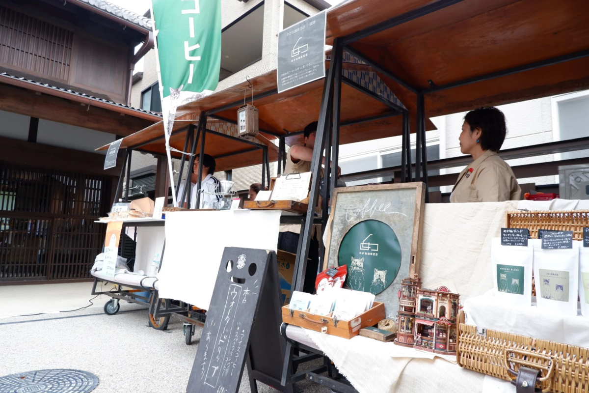 マルシェのコーヒー豆店の様子