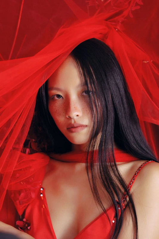 LÜCY プロフィール