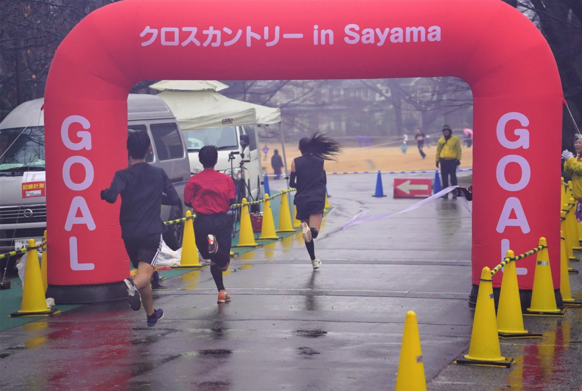 ゴールするランナー