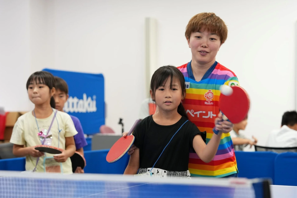 卓球レッスン、子供と女性