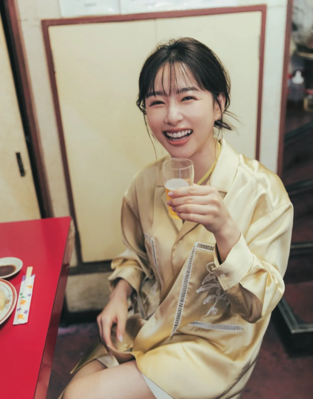 桜井日奈子2027カレンダーブック先行カット