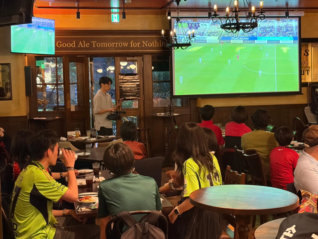 スポーツバーでのサッカー観戦